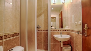 A bathroom with a toilet, sink, and shower. - Ensana Vila Trajan (Piestany)