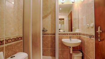 Standard Μονόκλινο Δωμάτιο, 1 Υπνοδωμάτιο | Μπάνιο | Ντουζιέρα, πετσέτες