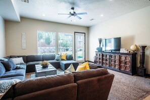 House, 4 Bedrooms | Living room | Flat-screen TV, fireplace, DVD player