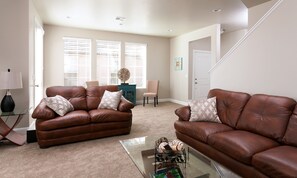 House, 3 Bedrooms, Mountain View | Living area