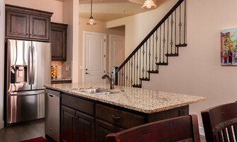 Refrigerador, microondas, horno, placa de cocina