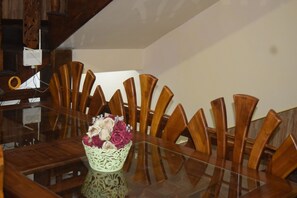 Daily continental breakfast (USD 3.00 per person)