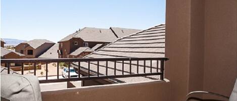 House, 4 Bedrooms | Balcony