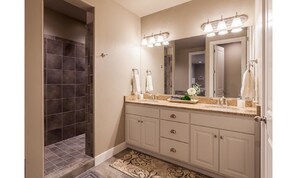 Casa, 4 habitaciones | Lavabo en el baño