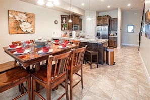 House, 3 Bedrooms | In-room dining