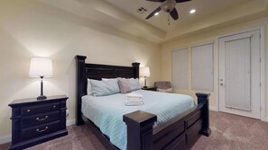 House, 4 Bedrooms, Pool View | 4 bedrooms, rollaway beds, free WiFi, bed sheets - Pilot's Landing (Washington)