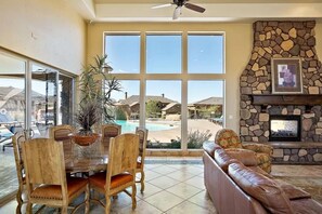 House, 3 Bedrooms | In-room dining