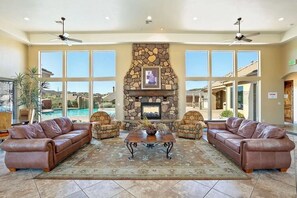 House, 3 Bedrooms | Living area