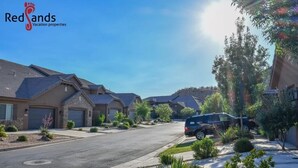 A suburban street with modern houses, a clear sky, and a car parked on the side. - Solana Linda (Washington)