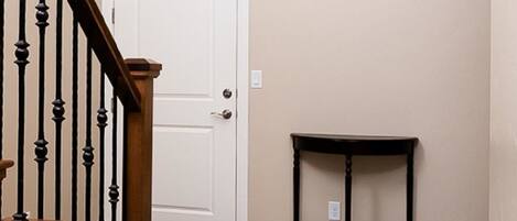 House, 3 Bedrooms | Hallway