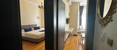1 bedroom, Egyptian cotton sheets, premium bedding, down comforters