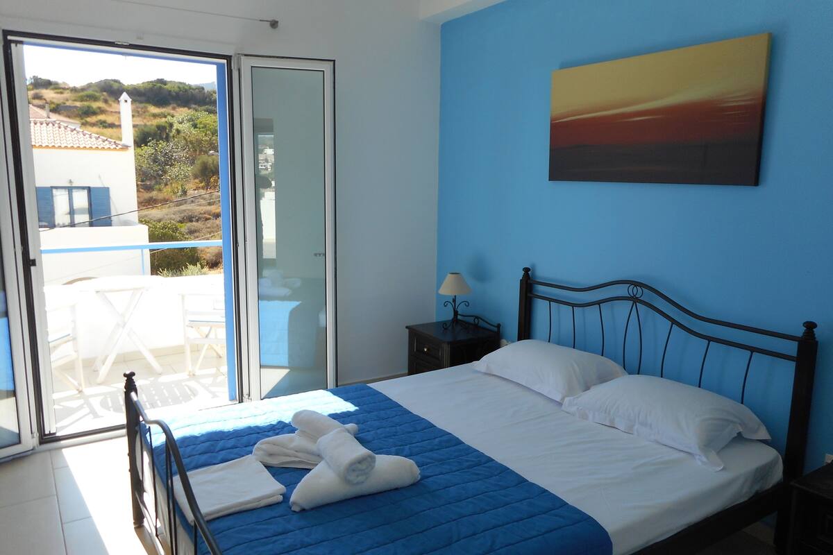 Double Room | In-room safe, soundproofing, WiFi (free), bed sheets