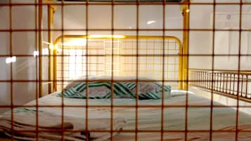 Dortoir Partagé, salle de bains commune, vue ville (Jim Morrison - Mix Dorm) | Coffres-forts dans les chambres, chambres insonorisées
