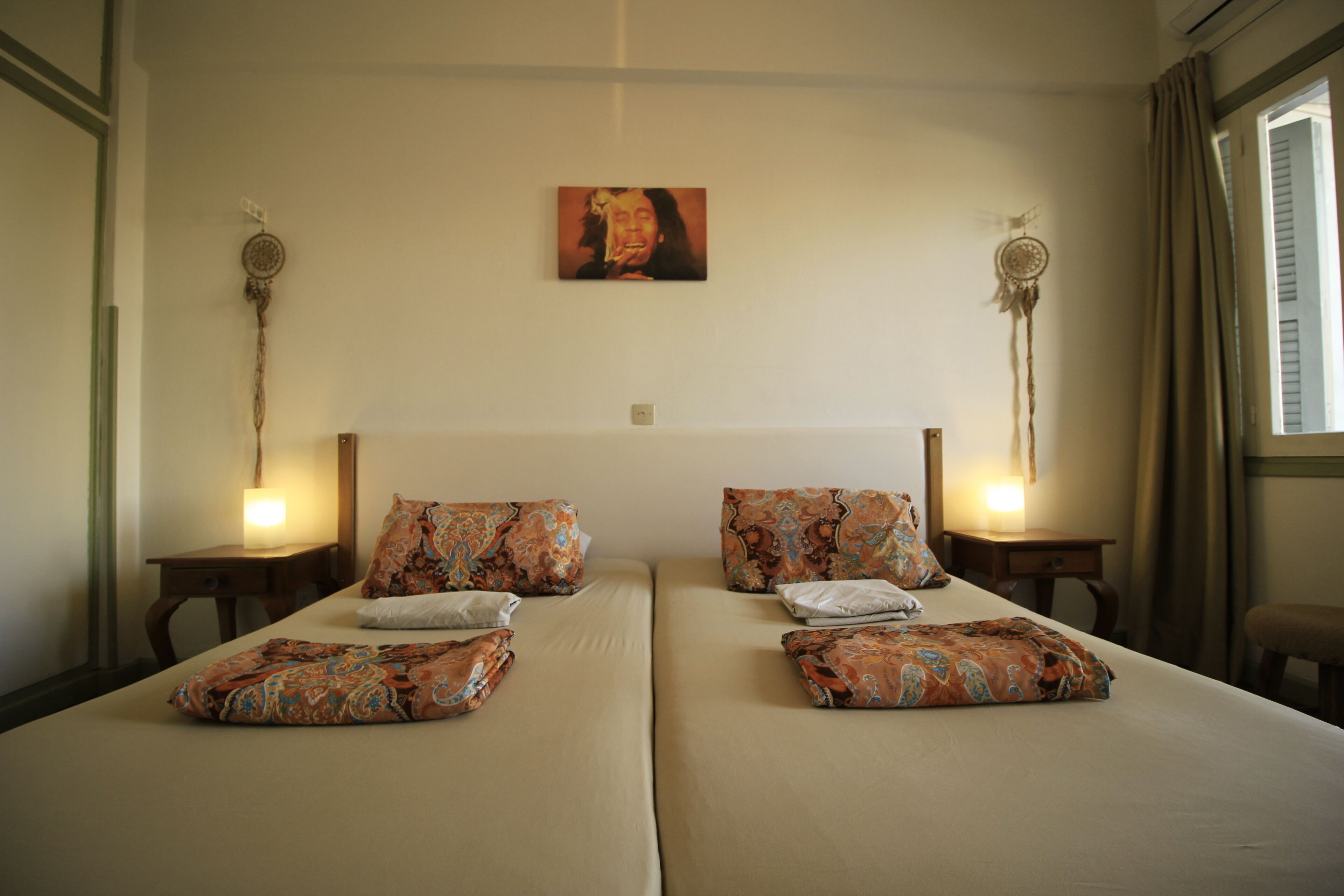 Double Room, Shared Bathroom, City View (Bob Marley) | Living area | TV, iPod dock, MP3 dock