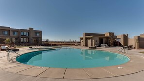 Maison, 4 chambres | Piscine extérieure