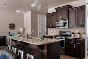 House, 4 Bedrooms | Private kitchen
