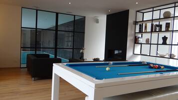 Bar en bord de piscine