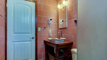 Apartemen, 3 kamar tidur | Kamar mandi | Shower