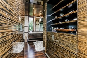 Luxury Villa, 4 Bedrooms | Room amenity