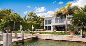 Dock - Villa Mercy (Miami Beach)