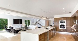 Luxury Villa, 4 Bedrooms | Private kitchen | Fridge, microwave, coffee/tea maker - Villa Mercy (Miami Beach)