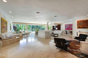 Luxury Villa, 4 Bedrooms | Living room - Villa Charmaine (Miami Beach)