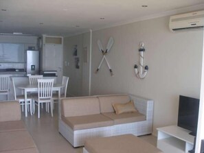 Living area - Conzumel (eMdloti)