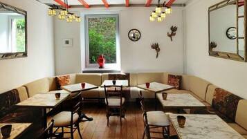 Continentaal ontbijt inbegrepen