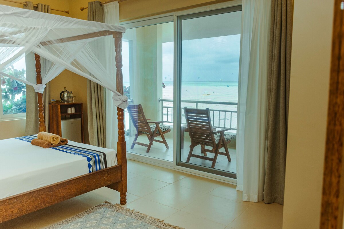Deluxe Double Room, Beach View | Premium bedding, in-room safe, soundproofing, WiFi (free)