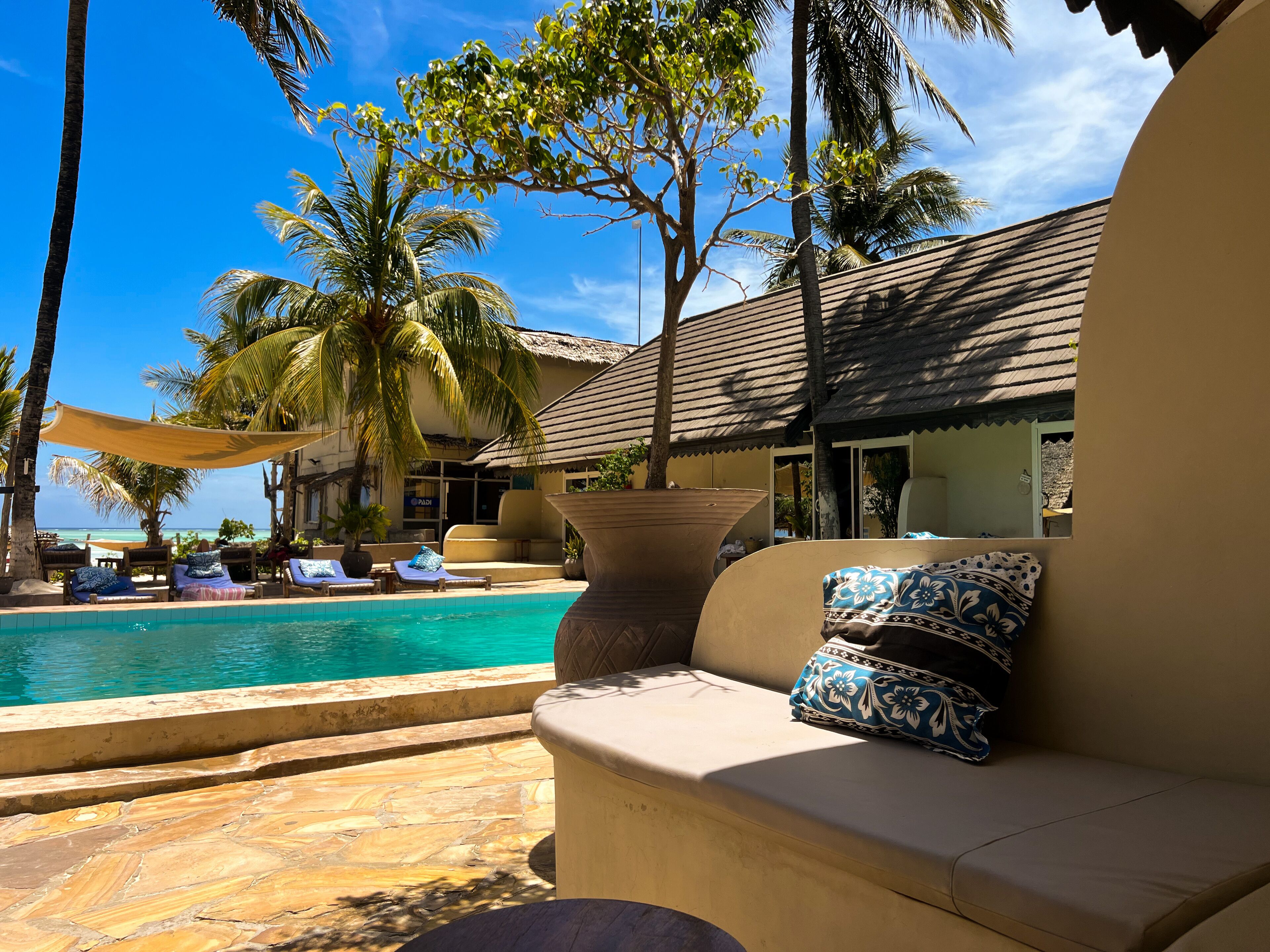 华丽双人房, 1 张特大床, 独立浴室, 泳池景观 | 客房景观