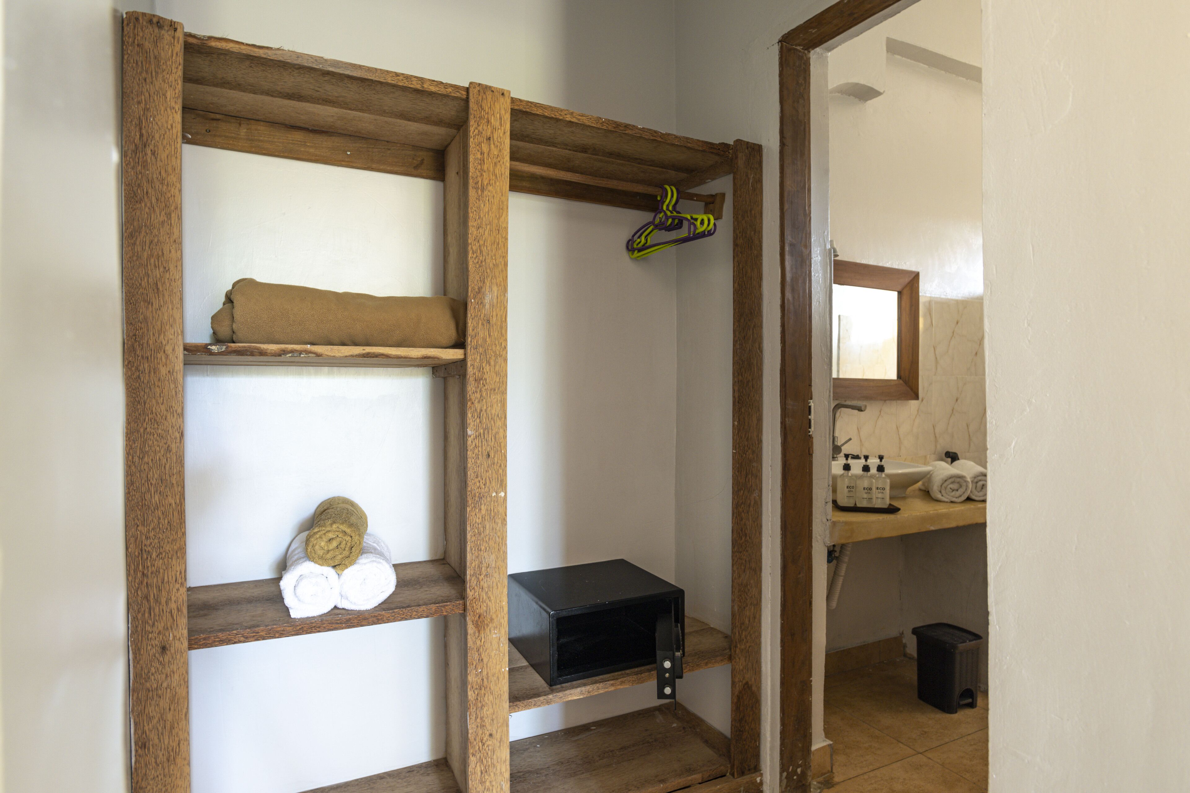 standard triple room | wardrobe