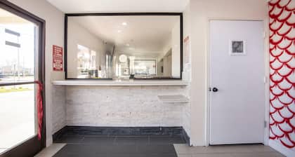 OYO Hotel Palmdale - Antelope Valley