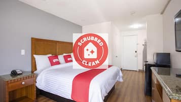 Room, 1 King Bed | Desk, iron/ironing board, free WiFi, bed sheets