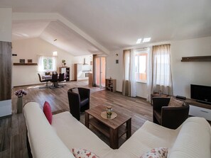 TV - Apartment in Starigrad near the Sea (Starigrad Paklenica)