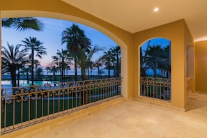Deluxe Condo, 1 Bedroom, Ocean View, Poolside | Balcony