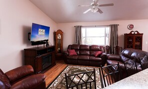House, 3 Bedrooms | Living area