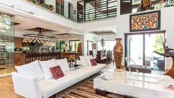 Luxury Villa, 5 Bedrooms, Ocean View | Interior detail