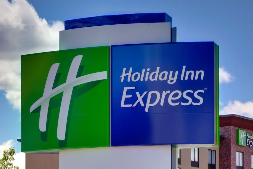 Holiday Inn Express & Suites Milledgeville by IHG