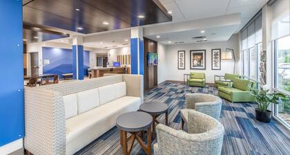 Holiday Inn Express & Suites Milledgeville by IHG