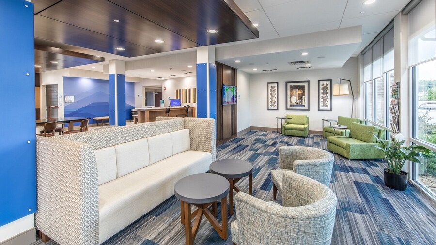 Holiday Inn Express & Suites Milledgeville by IHG