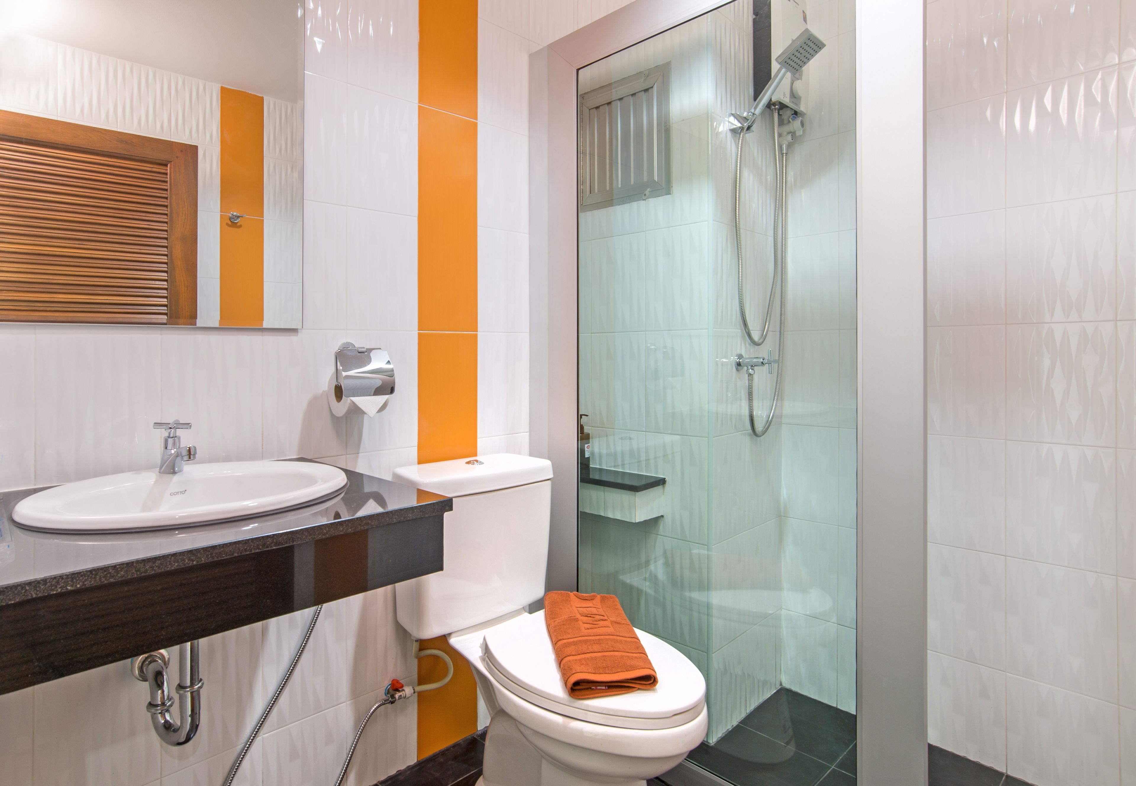 superior double room, 1 king bed, balcony | bathroom | shower, rainfall showerhead, free toiletries, hair dryer