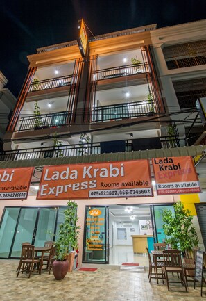 Façade de l’hébergement - soirée/nuit