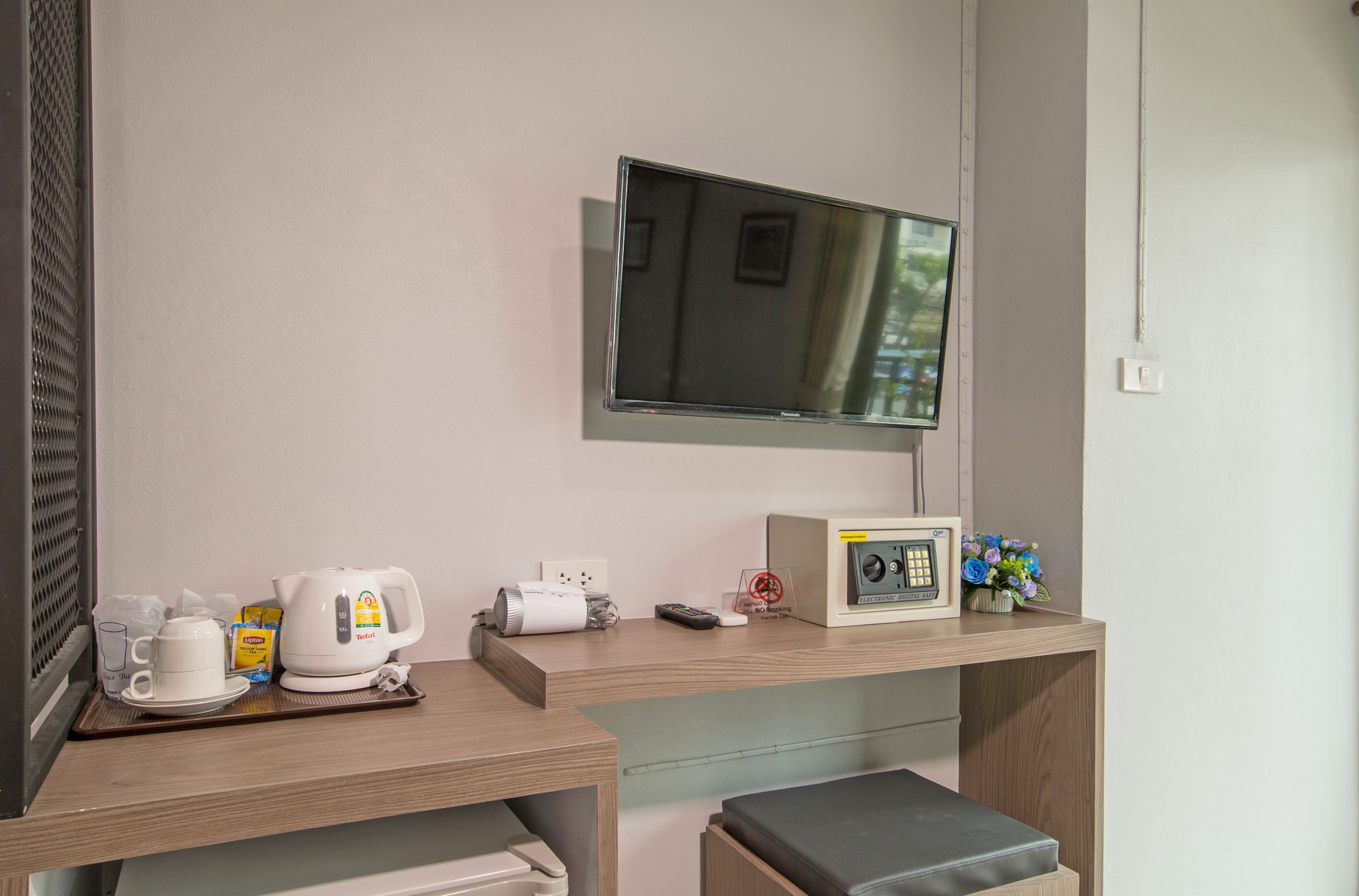 superior twin room  | 1 bedroom, in-room safe, desk, blackout curtains