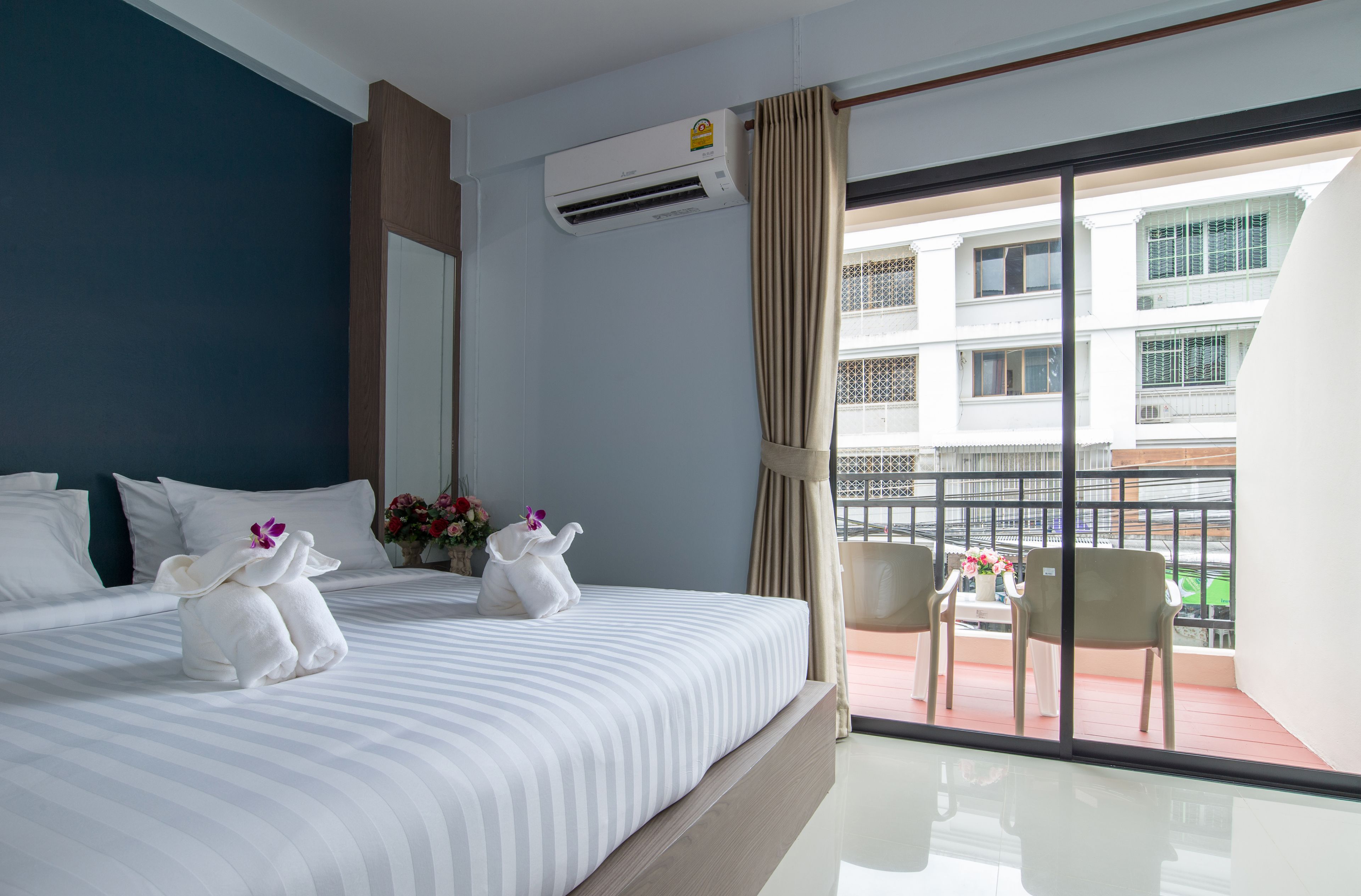 deluxe double room with balcony | 1 bedroom, in-room safe, desk, blackout curtains
