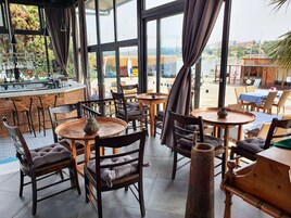 Serviço de café da manhã, culinária mediterrânea, vistas para a praia 