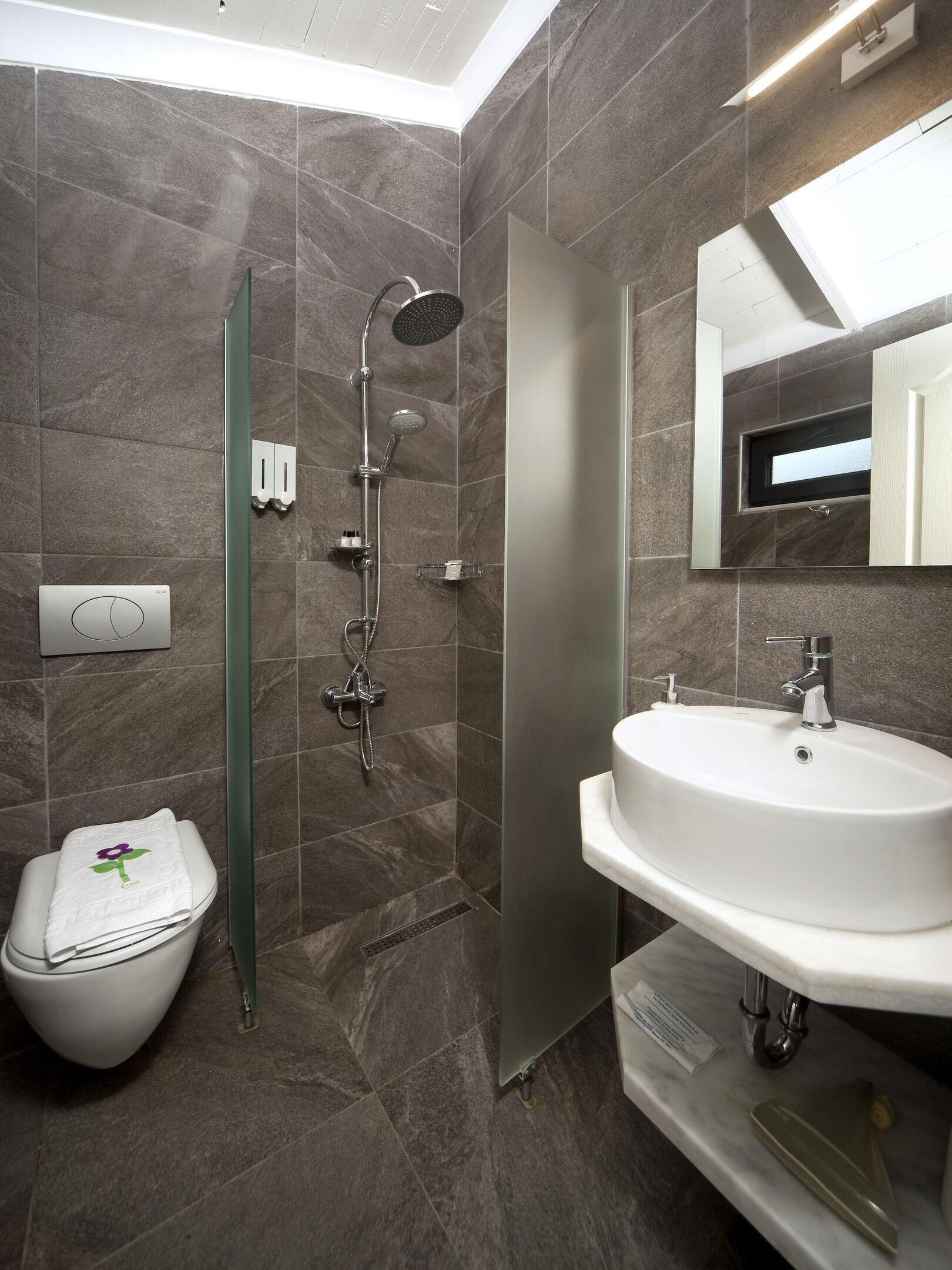 shower, rainfall showerhead, free toiletries, hair dryer