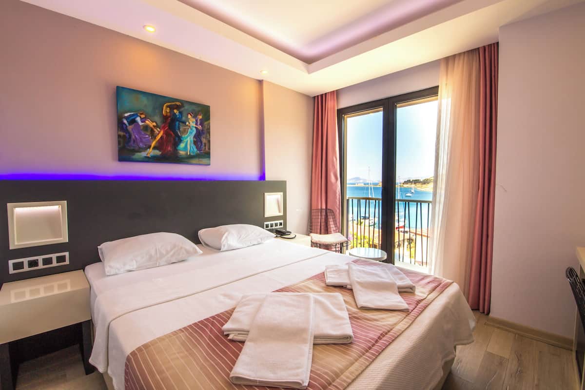 Phòng đôi, quang cảnh biển | Minibar, két bảo mật tại phòng, bàn