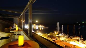 Abendessen, mediterrane Küche, Blick auf den Strand