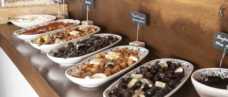 A buffet with various dishes labeled, including 'Yesil Zeytin Green Olives' and 'Zeytin Olive P'.