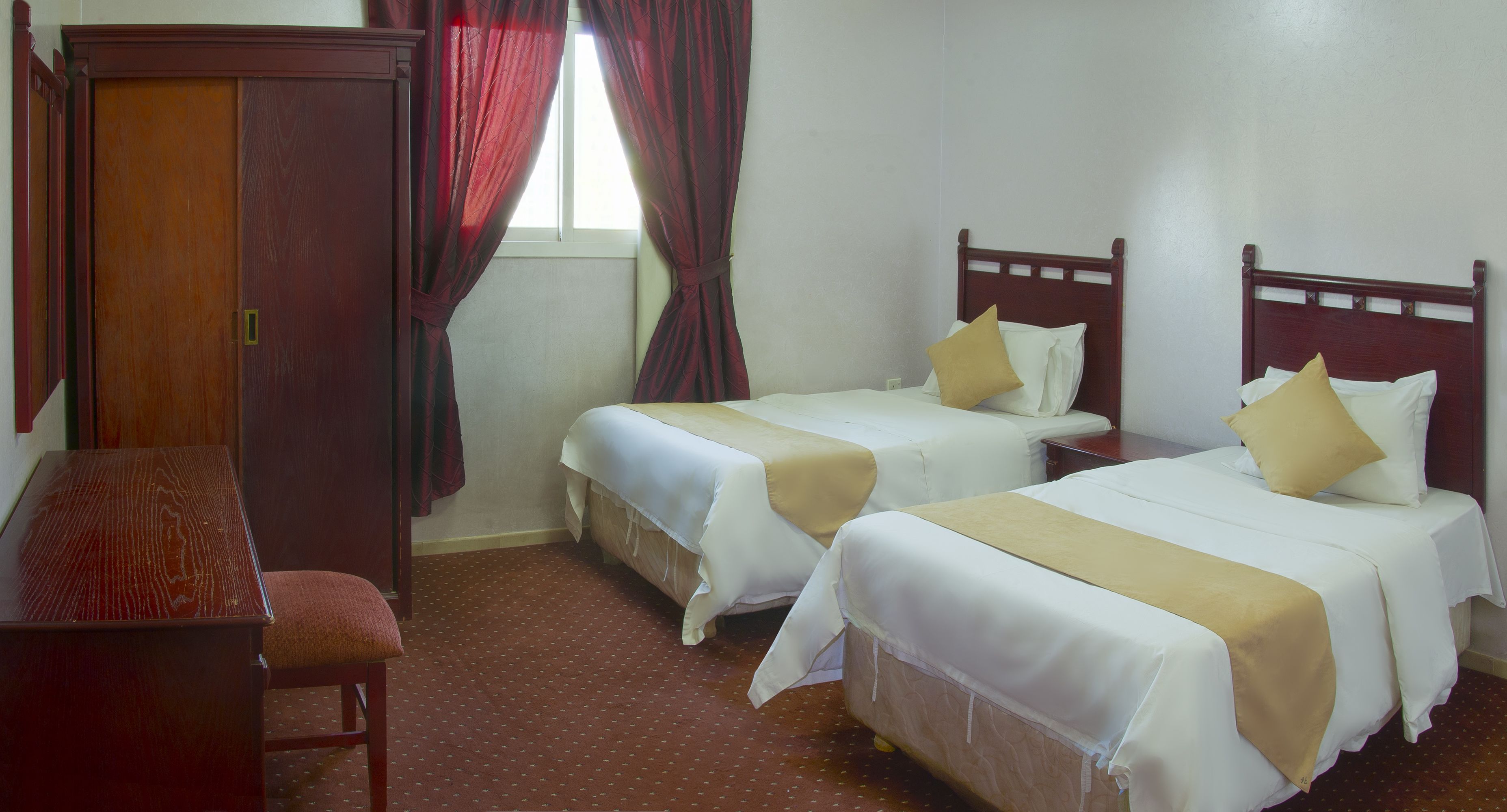 Sviitti, 1 makuuhuone, keittiö | Tallelokero huoneessa, äänieristys, ilmainen Wi-Fi, vuodevaatteet